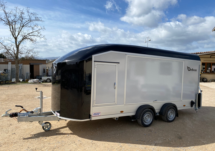 Debon Roadster à Lyon – remorque fourgon