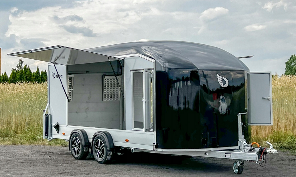 Fourgon Debon porte ouverte 