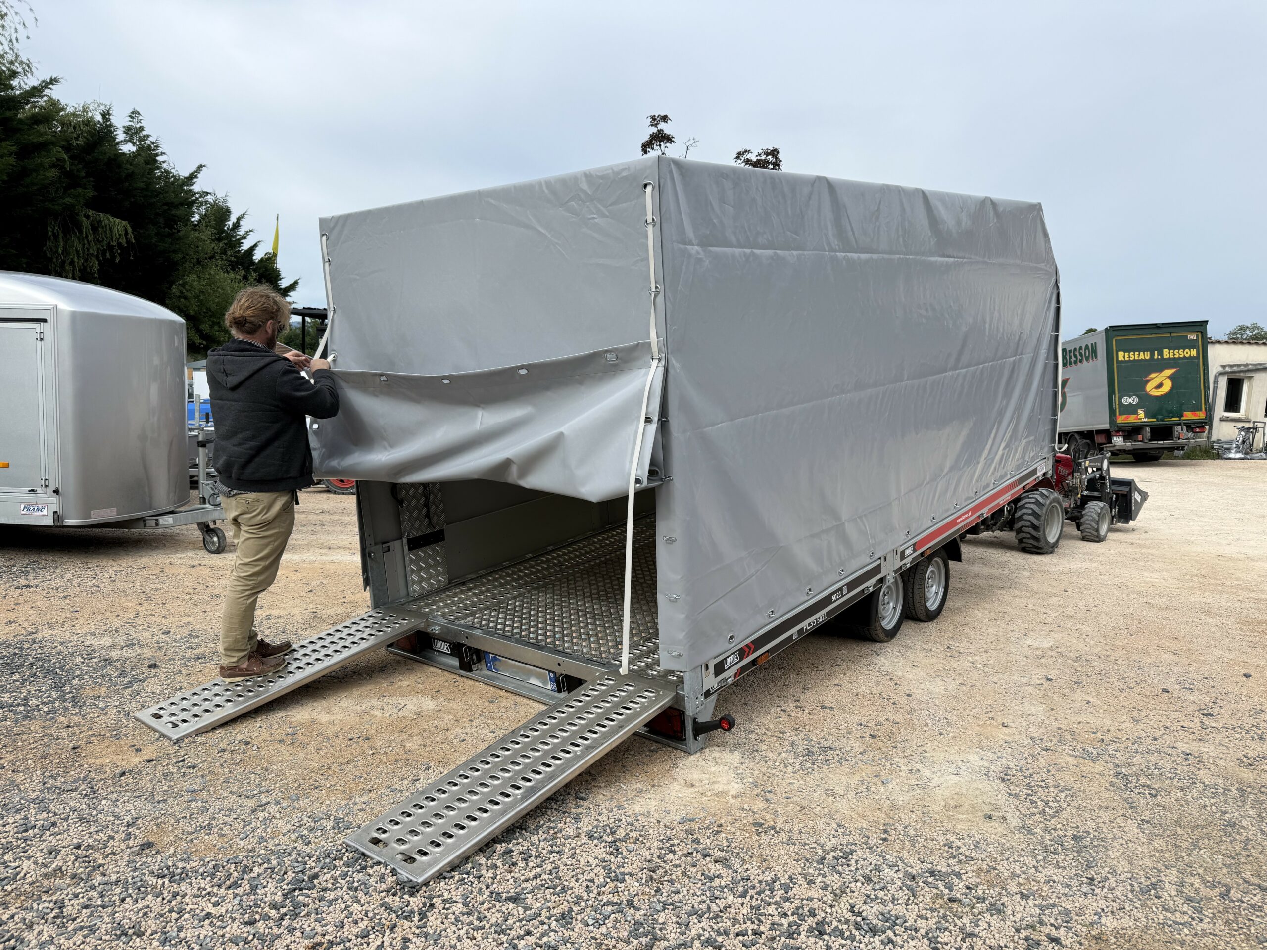 Porte voiture Lorries PL30-5021 avec bâche haute Porte voiture Lorries PL30-5021 avec bâche haute