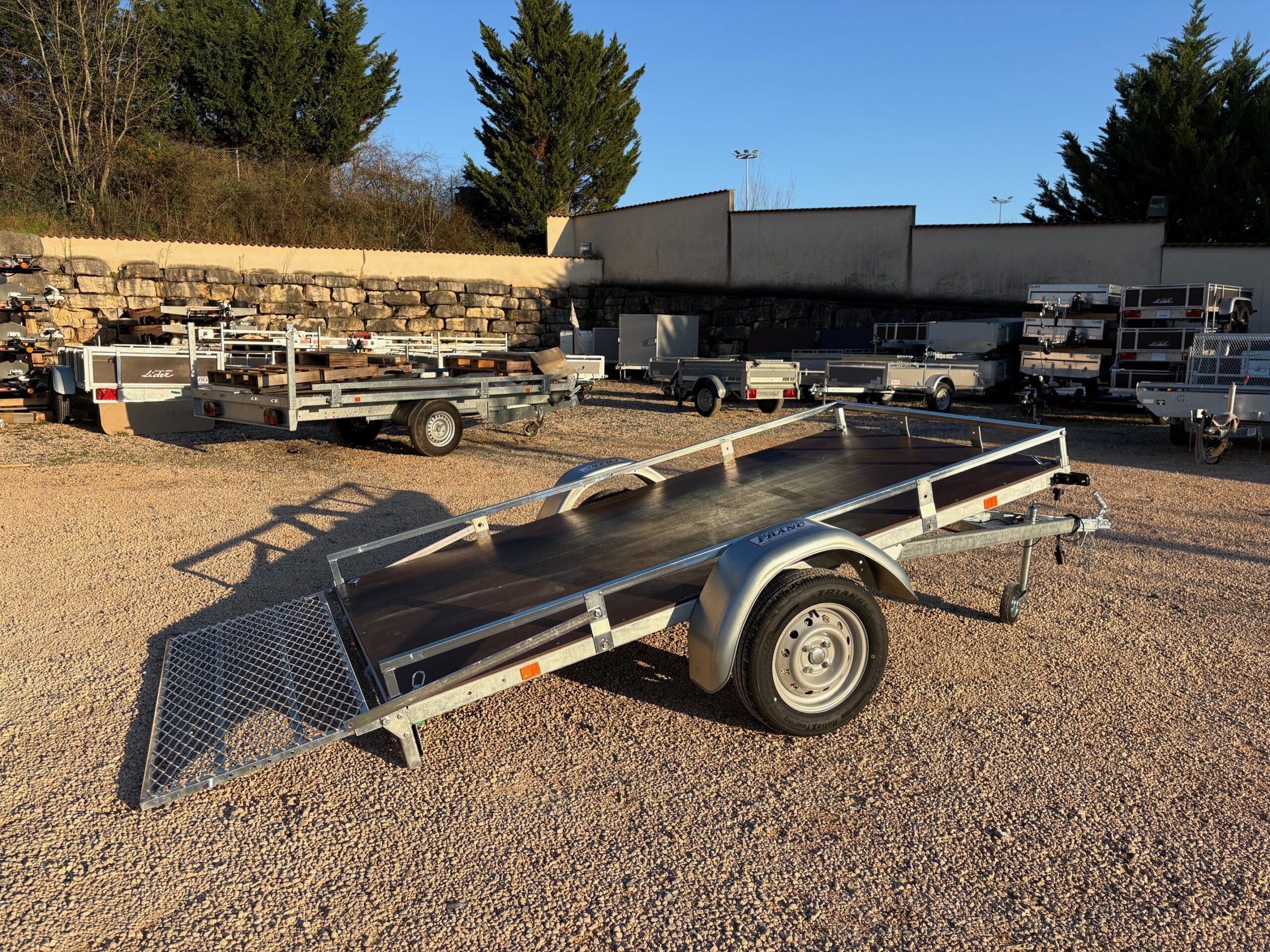 Remorque plateau PLC 251 erde PLC 251 basculé