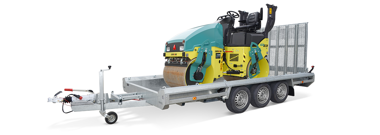 Remorque porte-engins Hulco Terrax-3 triple essieu chargée d’un rouleau compacteur – Remorques Franc Lyon