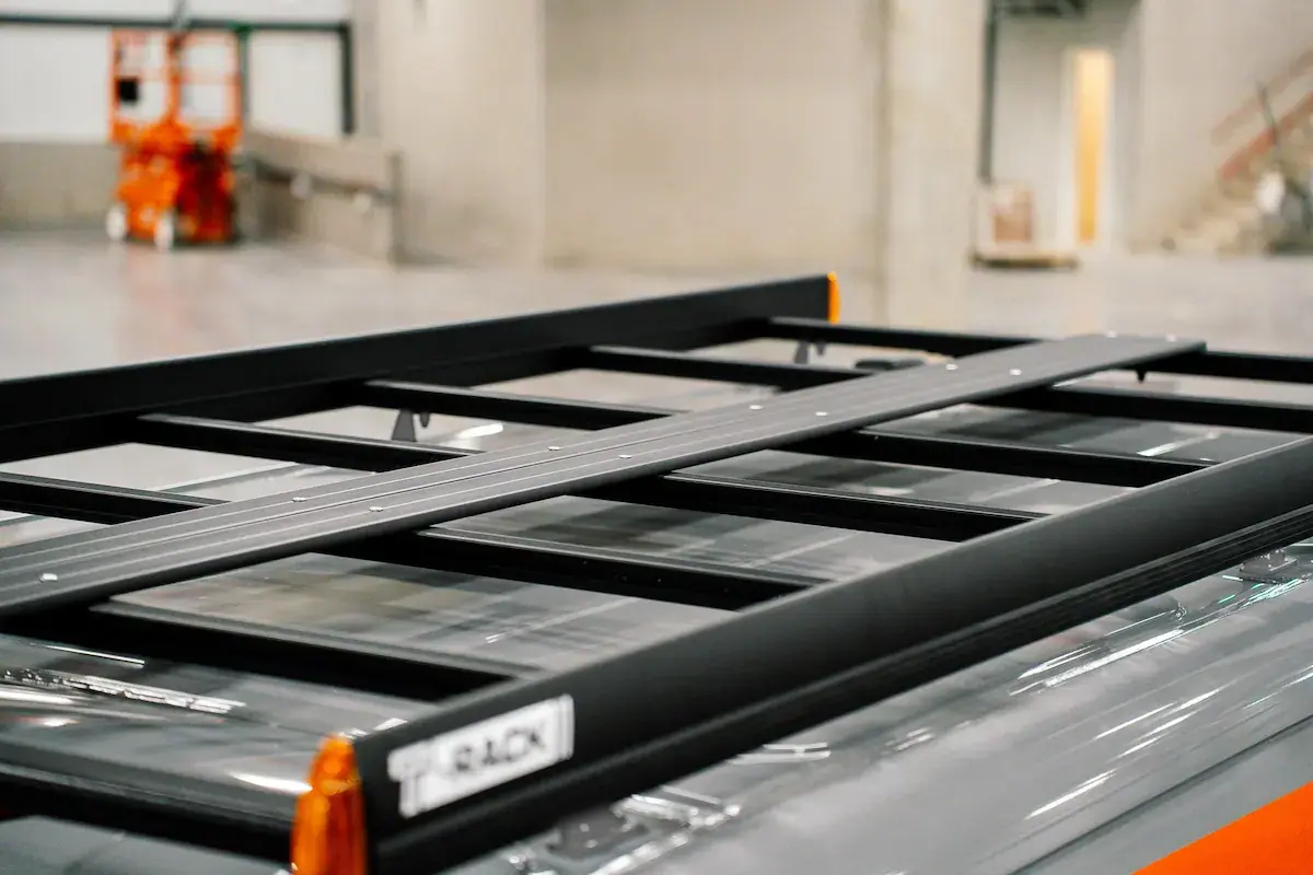Galerie de toit T-Rack TR-25 noire sur utilitaire à Lyon