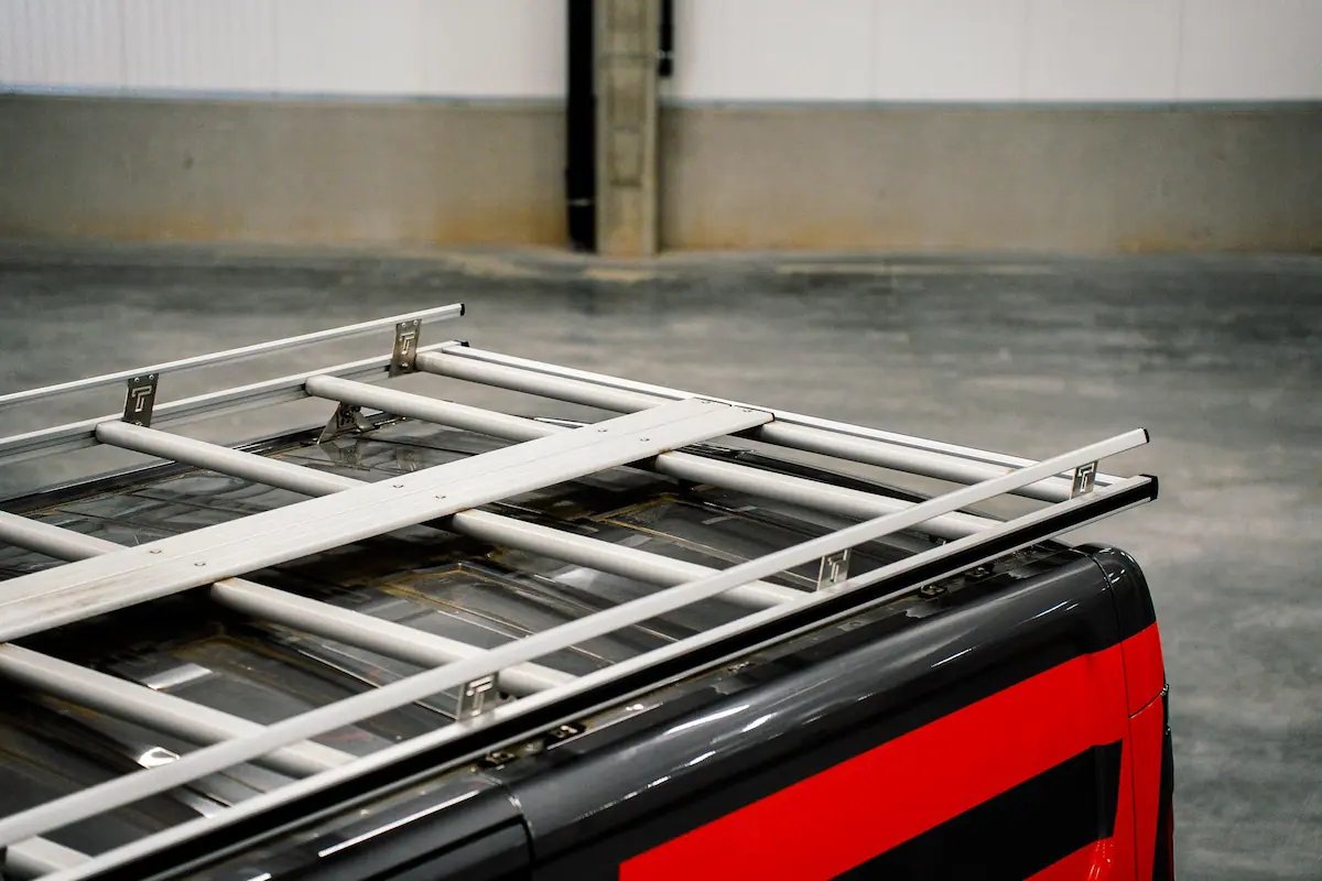 Galerie de toit T-Rack côté ouvert pour fourgon