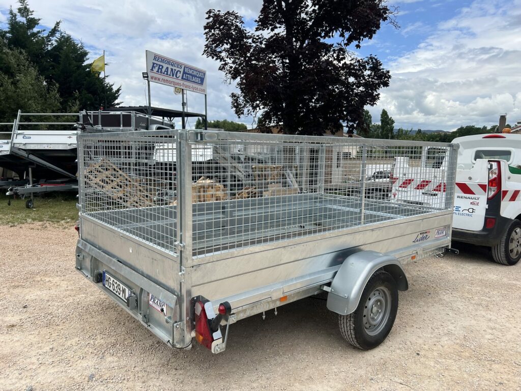 Robust 304 x 171 avec ridelles + rehausses grillagées – Remorques Franc Lyon