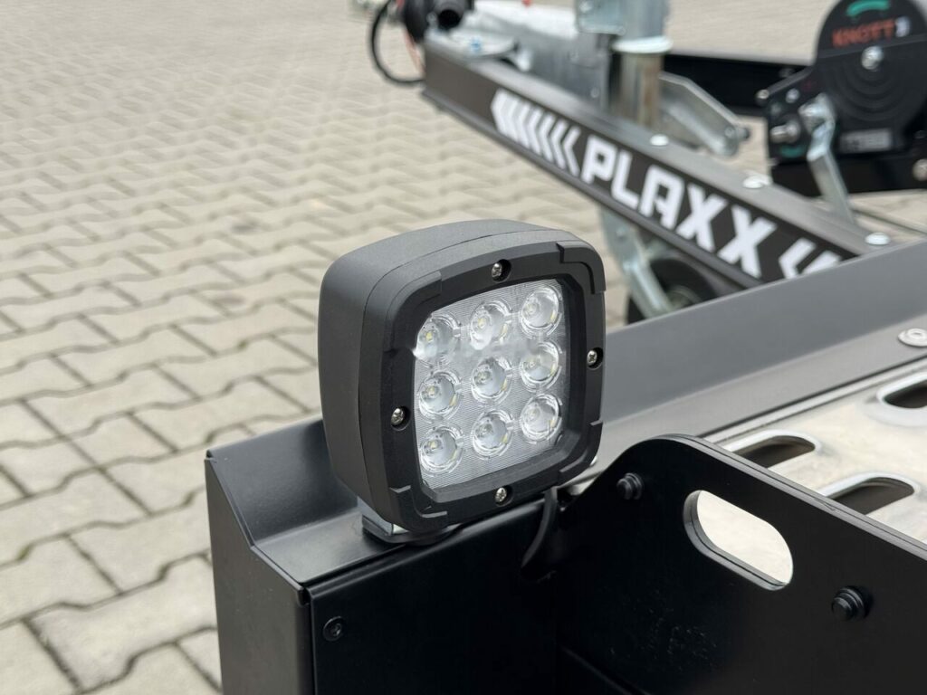 Projecteur de travail LED – porte-voiture Lorries PLAXX