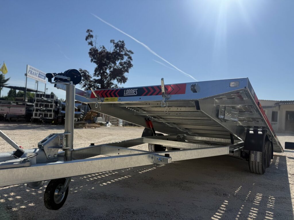 Châssis galvanisé et plateau basculant du Lorries PLI30-5021 – Remorques Franc Lyon