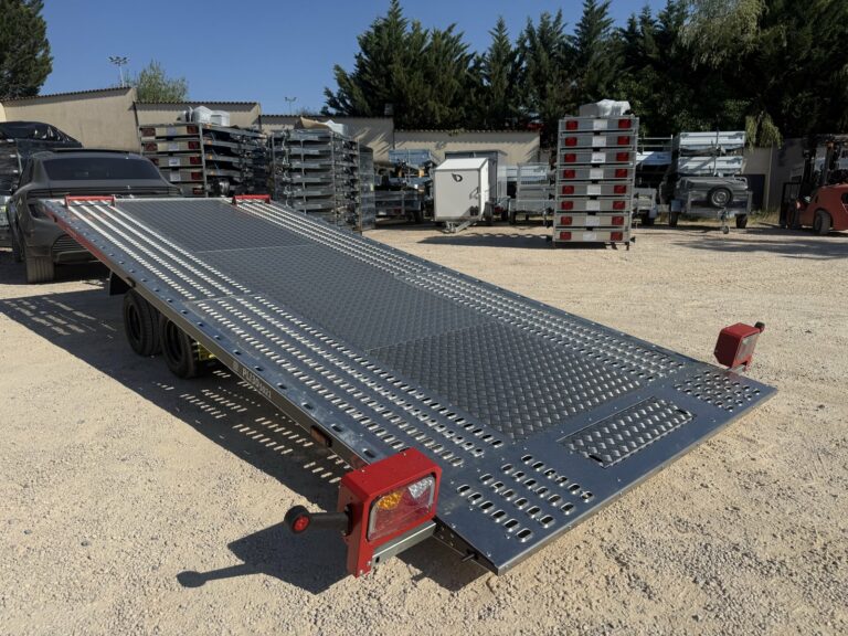 Plateau basculé du Lorries PLI30-5021, chargement sans rampes