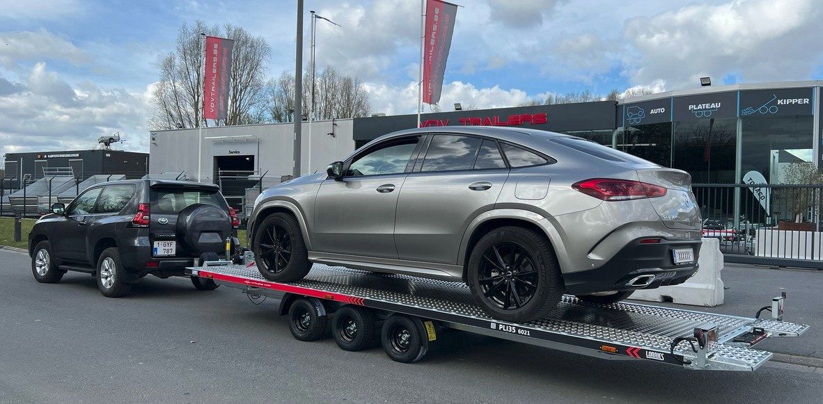 Porte-voiture Lorries PLI35-6021 3 essieux tracté, SUV Mercedes GLE chargé – Remorques Franc Lyon