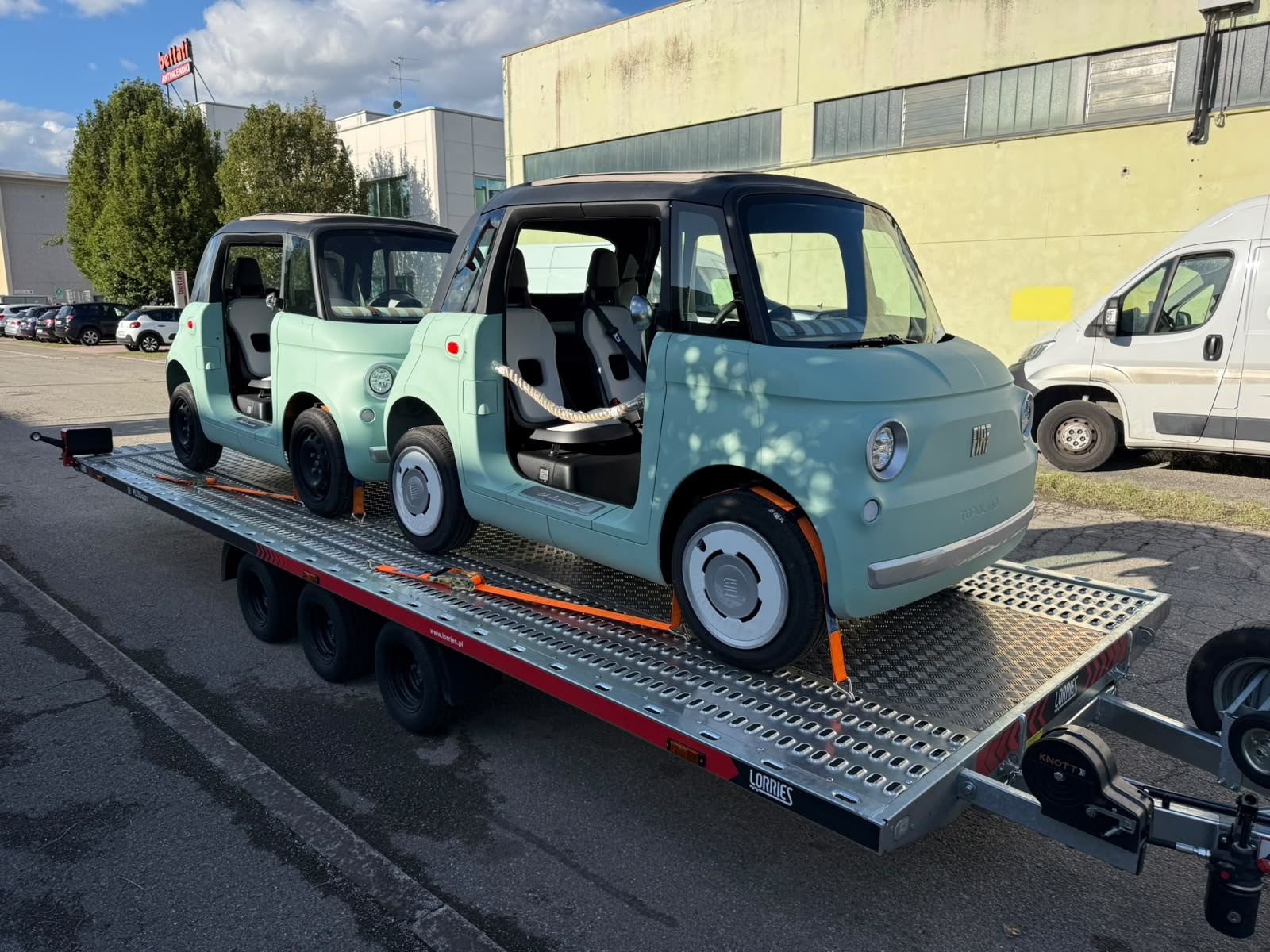 Porte-voiture Lorries PLI35-6021 3 essieux plancher alu chargé de deux Fiat Topolino – Remorques Franc Lyon
