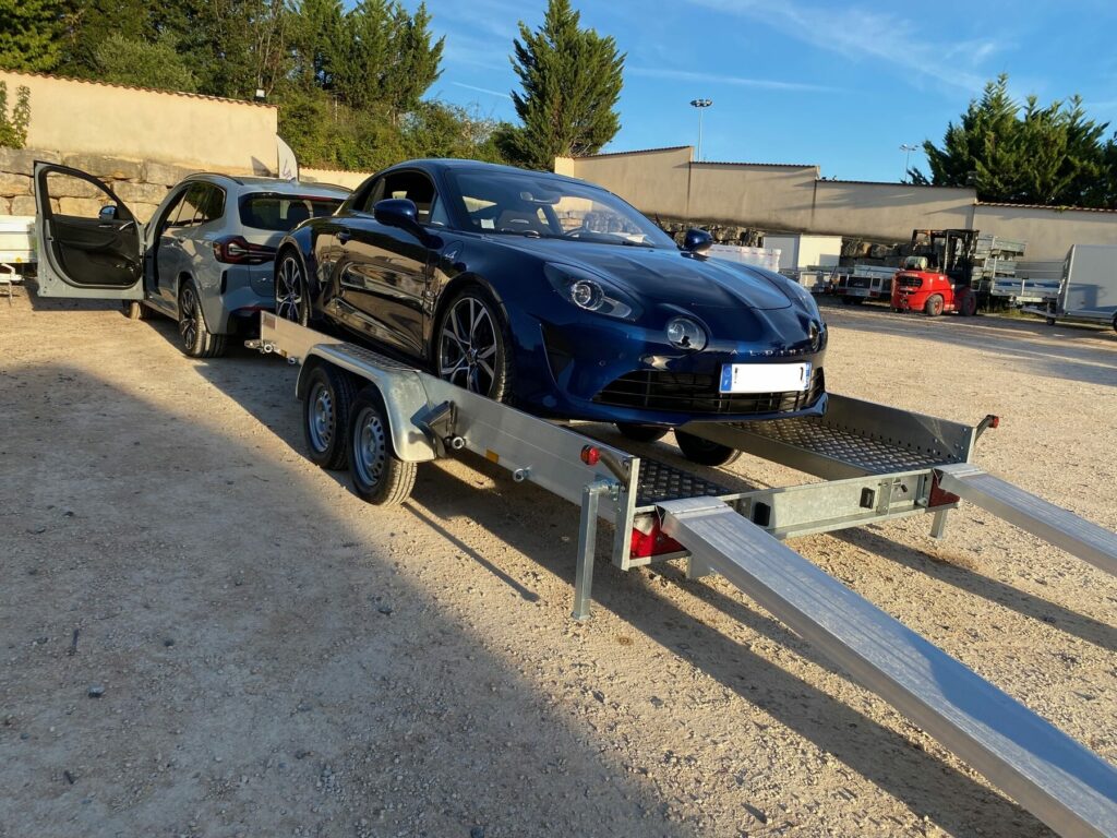 Alpine A110 sur Anssems AMT-ECO – porte-voiture Anssems à Lyon