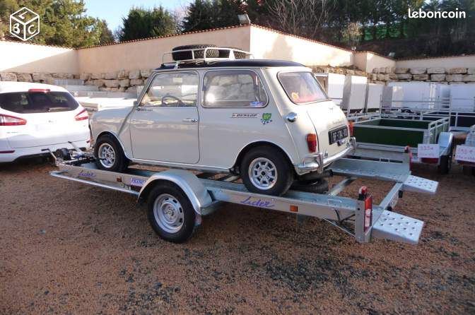 Porte-voiture Lider 39750 avec une Mini