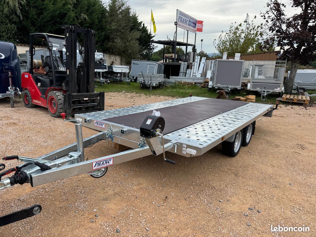 Porte-voiture Lider 43720 2700 kg avec plancher et treuil 3 T