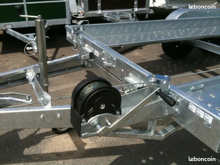 Treuil avec support et 2 cales de roues fournis