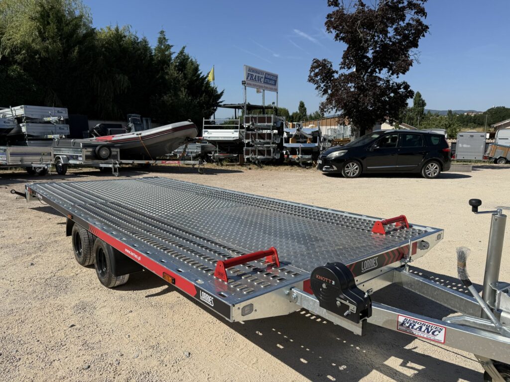 Rampes alu glissées sous le plateau – porte-voiture Lorries
