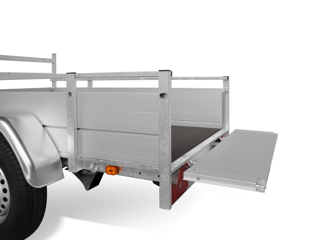 Ridelle arrière rabattue : transportez des pièces plus longues que la caisse