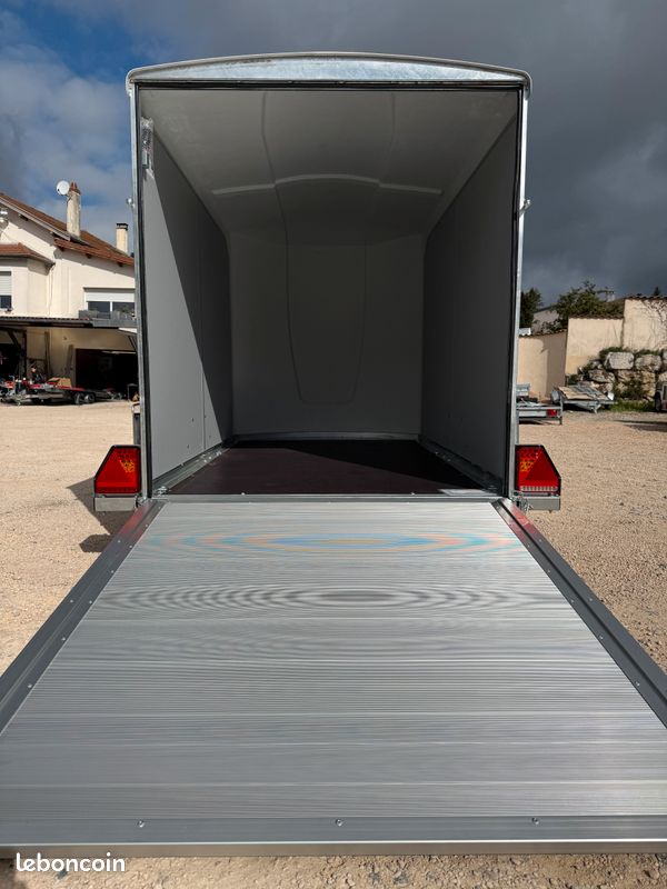 Plancher antidérapant – remorque fourgon Lider