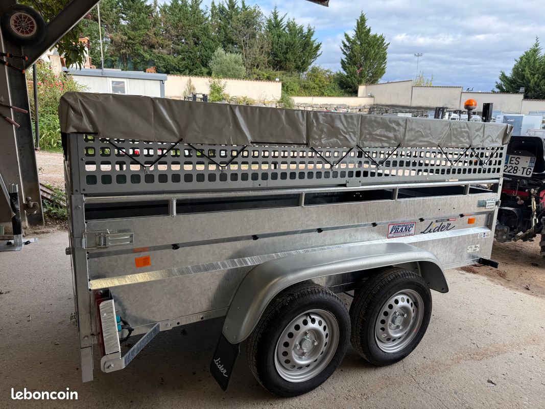Remorque Lider Robust 39394 avec rehausses grillagées et bâche