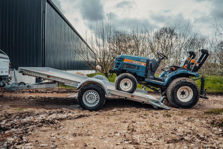 Plateau Lider Robust – chargement d'un micro-tracteur – Remorques Franc Lyon