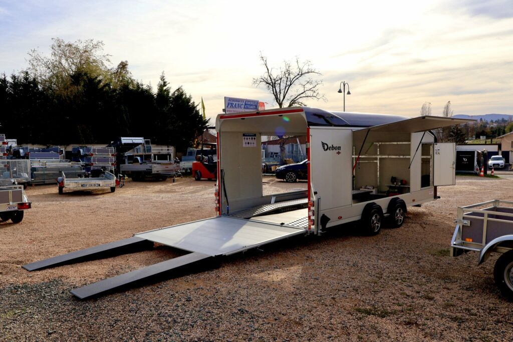 Roadster 2000 avec pont-porte arrière assisté par vérins et rallonges de rampes longues (1,88 m)