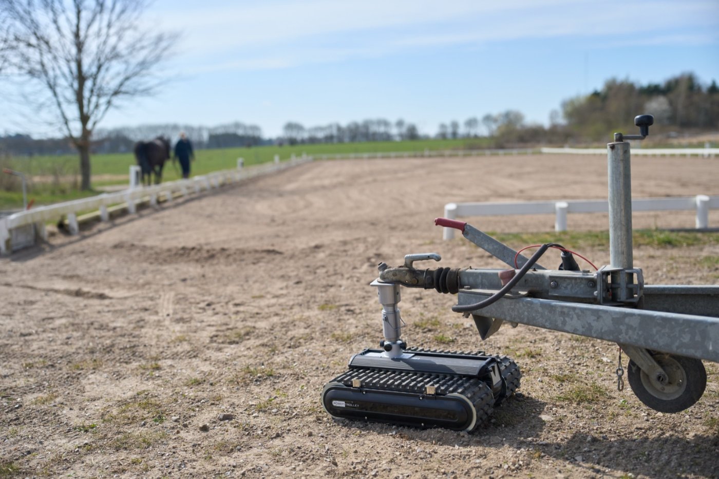 Robot Trolley – Van sur l’herbe