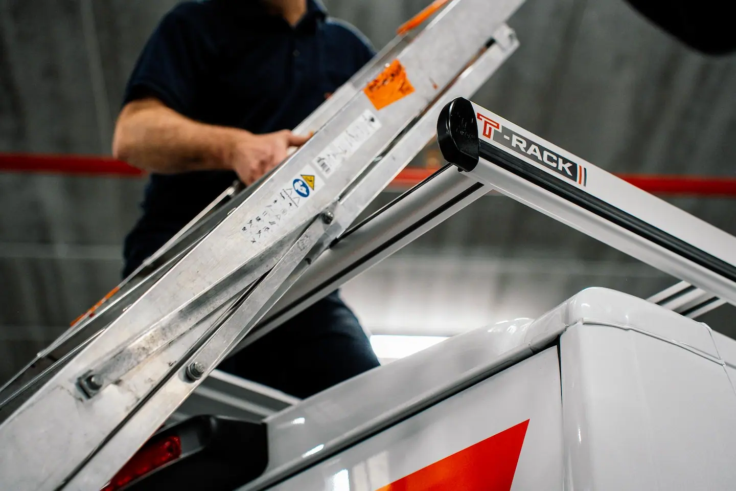 Rouleau de chargement breveté T-Rack sur galerie de toit
