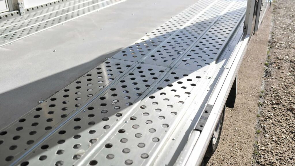 Plancher et rampes aluminium pleine longueur